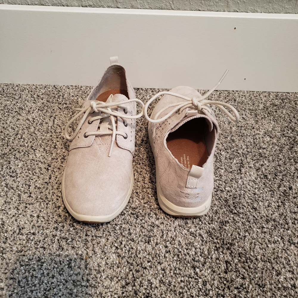 Toms - Picture 2 of 6